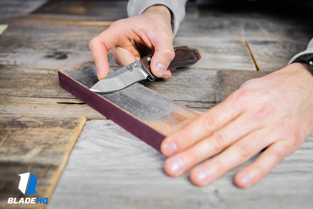 Stropping a recurve knife