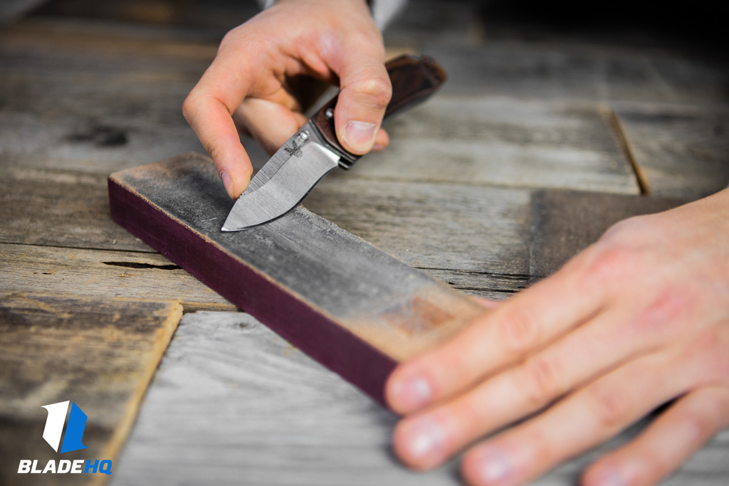 Stropping a recurve knife