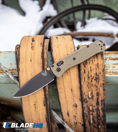 https://www.bladehq.com/imgs/knives/manual-knives/benchmade-manual/535-bugout/Benchmade-Bugout-AXIS-Lock-Knife-Ranger-Green-Gray-535GRY-1-BHQ-83828-kp-lifestyle-web.jpg